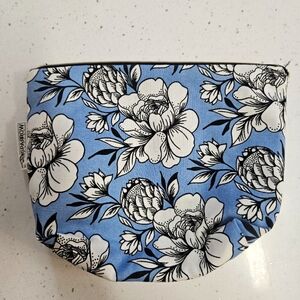 ELIZABETH ARDEN POCKET BAG